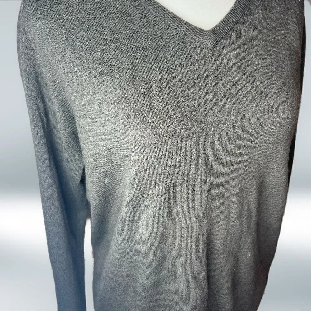 Mark & Spencer v neck knit long sleeved top size Small